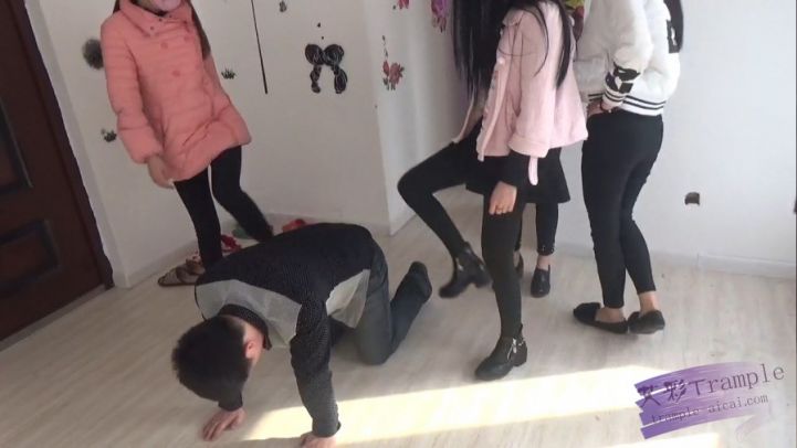 【网盘】多主踢打舔鞋精彩不断