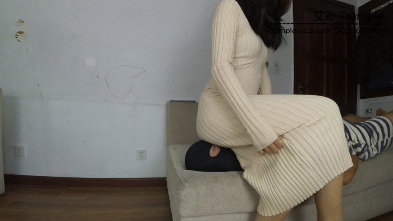 【网盘】丰满小美女坐脸