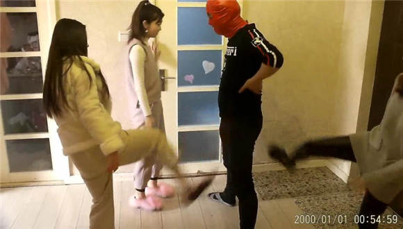 【网盘】三不良少女初次圈踢群踩