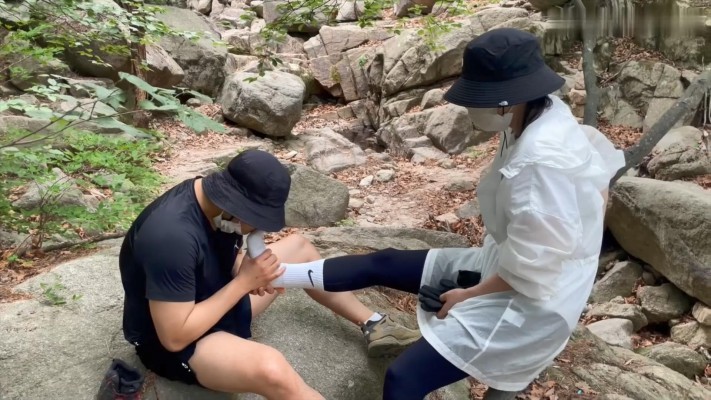 【网盘】【韩国精品视频】59部韩国KTV公主臭丝袜脚踹头跺脸暴力踩踏闻舔脚喂食合集 bf21774