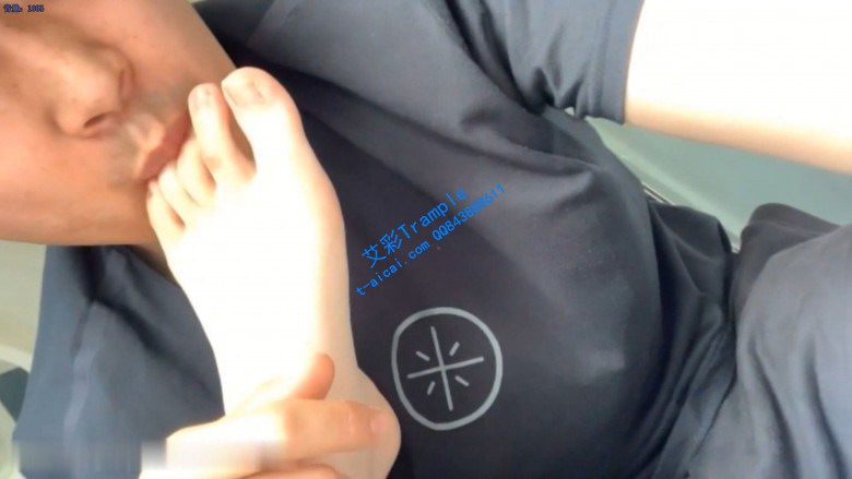 【网盘】约清纯校花到宾馆舔脚