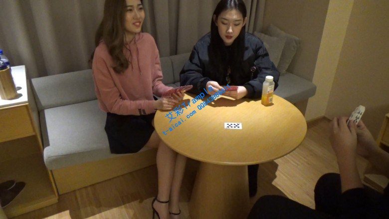 【网盘】和女神打扑克挠脚心