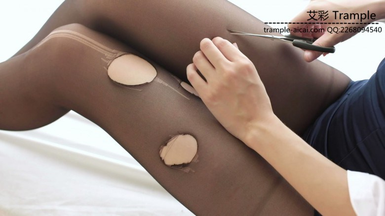 【网盘】超美小萝莉-手撕黑丝袜秀美足