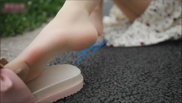 【网盘】清纯萝莉小姐姐-丝袜美足秀