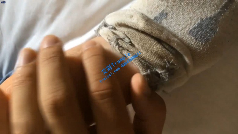 【网盘】舔学妹汗臭棉袜下的脚