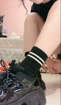 【网盘】【pov】女神晴主臭袜运动鞋臭脚裸足粗口辱骂