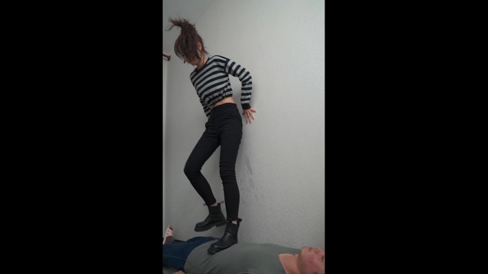 【网盘】8位圈外小白素人踩踏 YC-220117-7