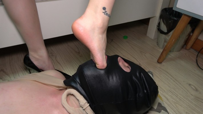 【网盘】脚奴的幸福时刻 YC-220206-3