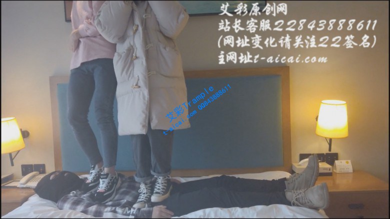 【网盘】【小彤双人踩踏】和篮球姐姐在哥哥身上玩耍 YC-200109-5