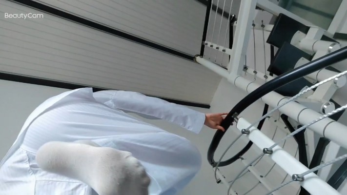 【网盘】道服萌妹原味袜子踩踹狗挡 pov跺狗脸