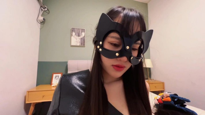 【网盘】珂玥女神沉浸式训狗-高颜值女S丝袜高跟踩踏调教,闻丝袜脚舔鞋底羞辱 YC-220614-6