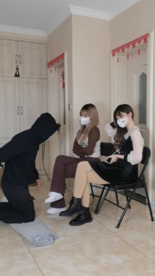 【网盘】双女神模特踢裆耳光闻脚 YC-220905-3