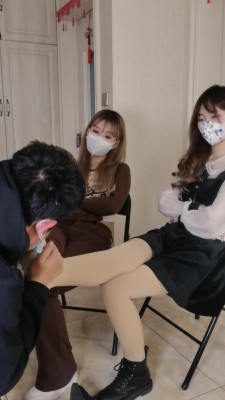 【网盘】双女神模特踢裆耳光闻脚 YC-220905-3