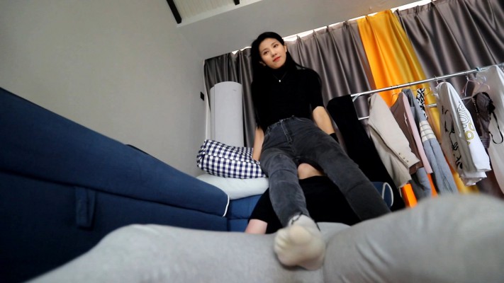 【网盘】【惑心】牛仔裤坐脸臭白袜窒息