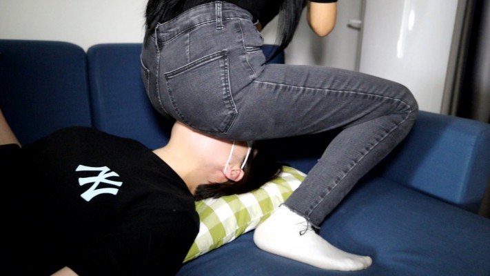 【网盘】【惑心】牛仔裤坐脸臭白袜窒息