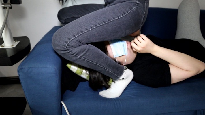 【网盘】【惑心】牛仔裤坐脸臭白袜窒息