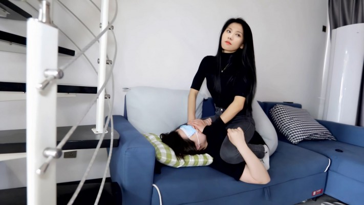 【网盘】【惑心】牛仔裤坐脸臭白袜窒息