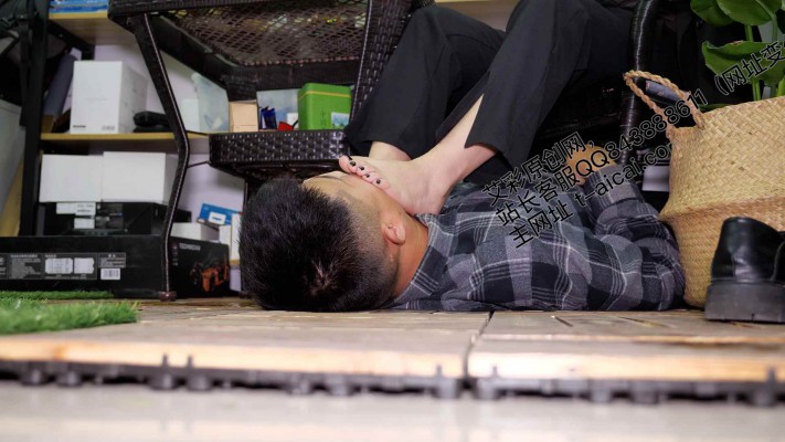 【网盘】【第5风格】琴琴小主露脸首秀，沉浸式舔脚 YC-221231-6