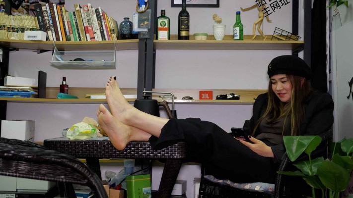 【网盘】【第5风格】琴琴小主露脸首秀，沉浸式舔脚 YC-221231-6