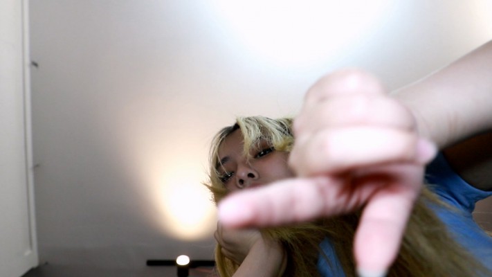 【网盘】蜜蜜厚黑丝踩脸闻脚POV