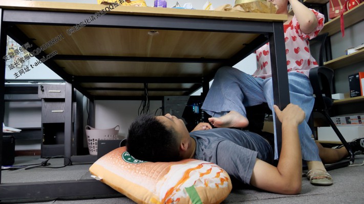 【网盘】【第5风格】下班后心甘情愿当女友的脚垫 YC-230628-4