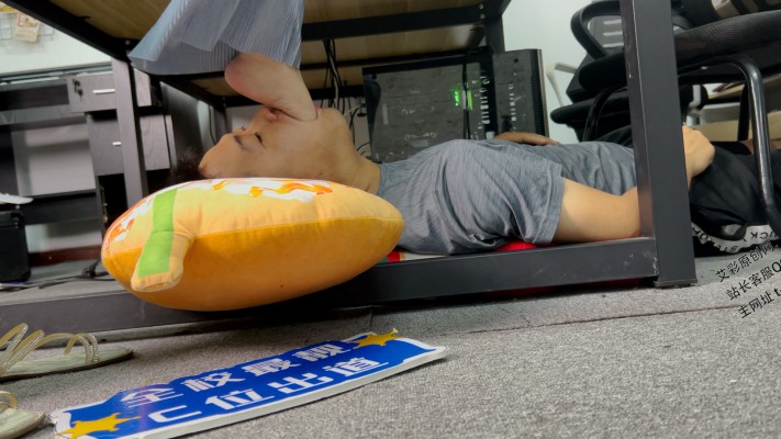 【网盘】【第5风格】下班后心甘情愿当女友的脚垫 YC-230628-4