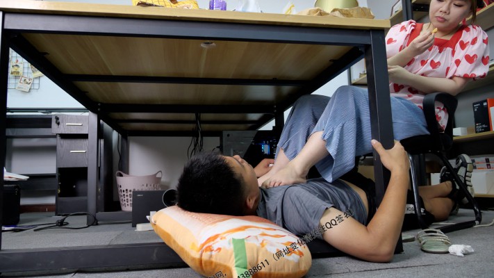 【网盘】【第5风格】下班后心甘情愿当女友的脚垫 YC-230628-4