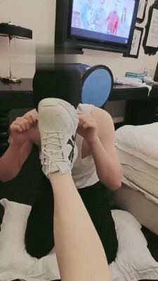 【网盘】【初恋】运动鞋棉袜羞辱狗奴 bf17735