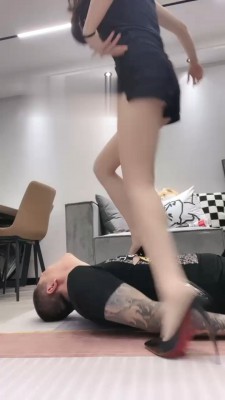 【网盘】【樱桃大大】高跟鞋全体重踩踏 bf17953