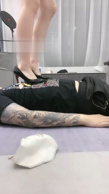 【网盘】【樱桃大大】高跟鞋全体重踩踏 bf17953