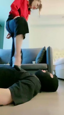 【网盘】【缘彼大大】御姐高跟裸足踩狗 bf21331