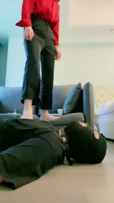 【网盘】【缘彼大大】御姐高跟裸足踩狗 bf21331