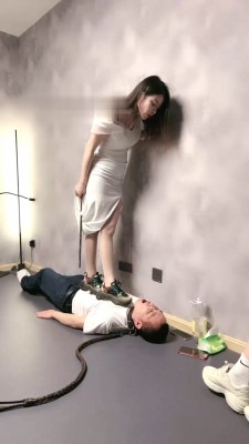 【网盘】【妍主大大】双S-超强深喉插吐/全体重跳踩/踩脖窒息【双视角版】bf28739