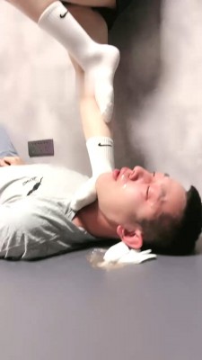 【网盘】【妍主大大】双S-超强深喉插吐/全体重跳踩/踩脖窒息【双视角版】bf28739