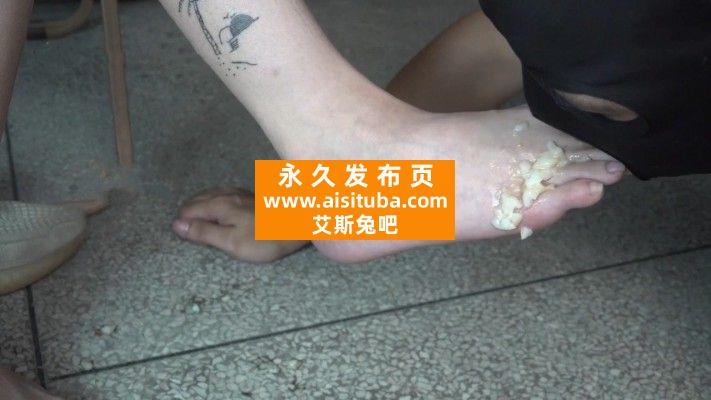 【网盘】【南国原创】小樱S调教老板，舔脏鞋底，舔脚深喉，全体重踩踏，各种的折磨 ACYC-3157