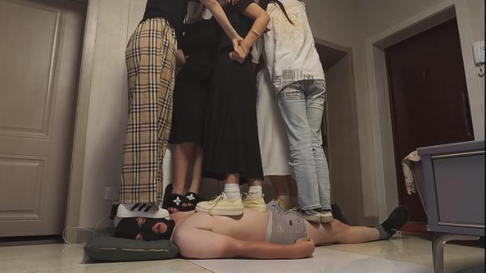 【网盘】【精神小妹】太妹的多人超级群踩时间 ACYC-3804