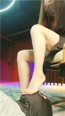 【网盘】【咩祖】狗舌清理高跟/跪舔肉丝脚/骑狗背 bf46281