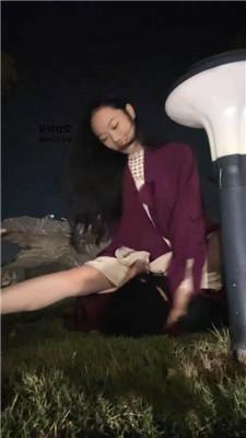 【网盘】【绵绵】深夜户外遛狗恋足舔 JS241028-33