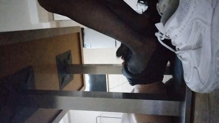 【网盘】双人踹头桌下无意识 YC-240711