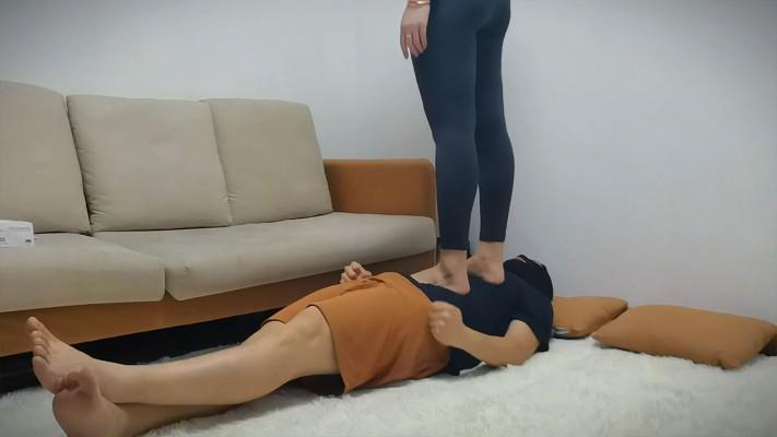 【网盘】『高兴儿』三人群踩 带着闺蜜妹妹同时在m身上蹦跳 YC-240904-4