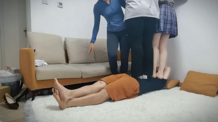 【网盘】『高兴儿』三人群踩 带着闺蜜妹妹同时在m身上蹦跳 YC-240904-4