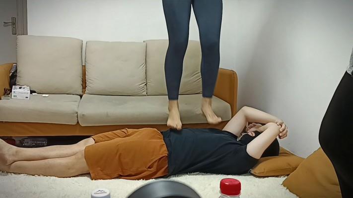 【网盘】『高兴儿』三人群踩 带着闺蜜妹妹同时在m身上蹦跳 YC-240904-4