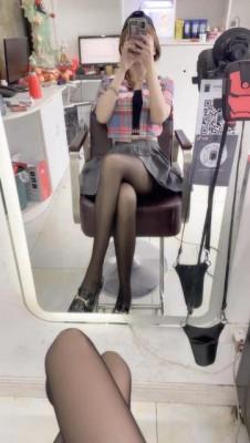 【网盘】素人女主踢裆坐脸闻臭袜子 ACYC-2781