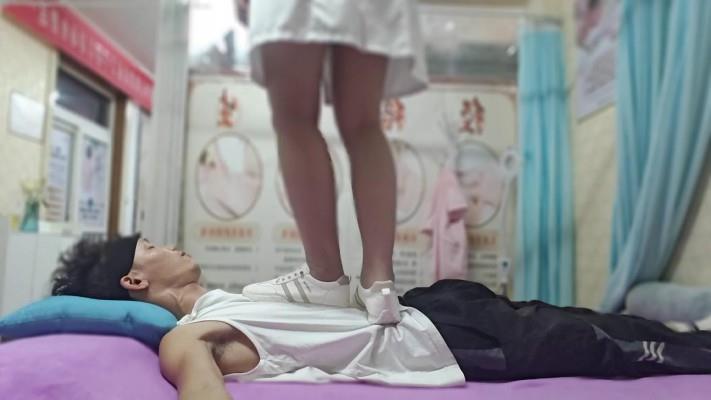 【网盘】会所梓雯姐姐全体重踩 YC-240929