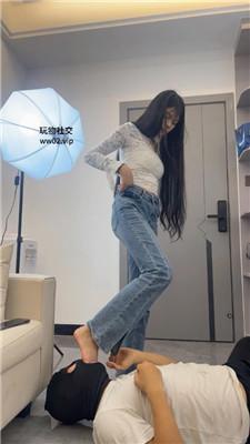 【网盘】【白鹭】素人S-跪舔高跟/抽耳光/转胯骑马/踩踏 bf49912