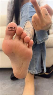 【网盘】【白鹭】素人S-跪舔高跟/抽耳光/转胯骑马/踩踏 bf49912