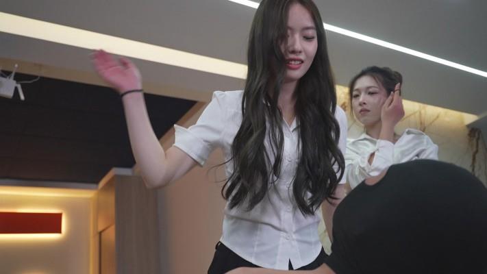 【网盘】超颜值三女S重度轮揍男人，耳光飞脚轮踹，在她们眼里那不是人。YC-241117