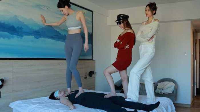【爱秀套图】绝美3车模群踩女M YC-241124-8