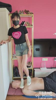 【爱秀套图】【素人S】美女点点的匡威帆布鞋+阿迪板鞋踩踏 YC-241129-4