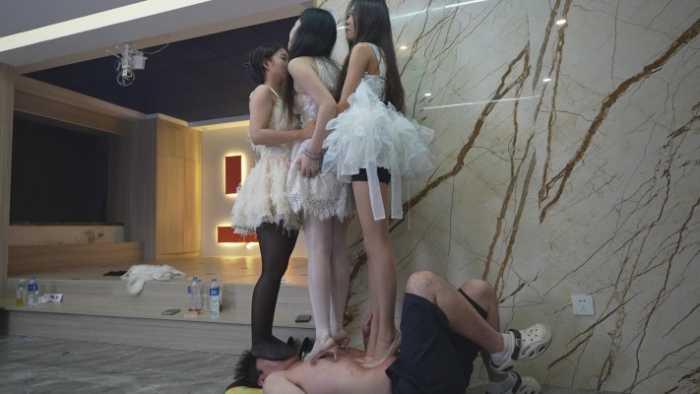 【爱秀套图】全国第一 3女S高跟乱踩，双S全体重踩头致盲另一个S胡乱高跟踩 YC-241208-2